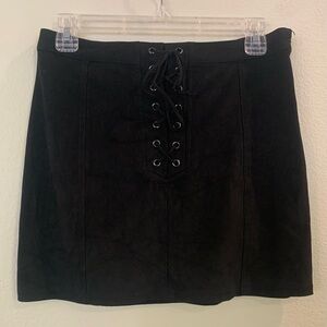 Forever 21 Black Skirt Women’s Mini Skirt Front Ties & Has a Side Zipper Sz 29 M